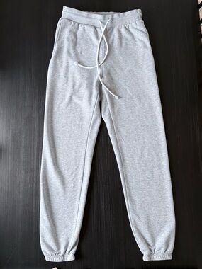 Sunday Best Aritzia Grey Joggers Small High Rise Sweatpants